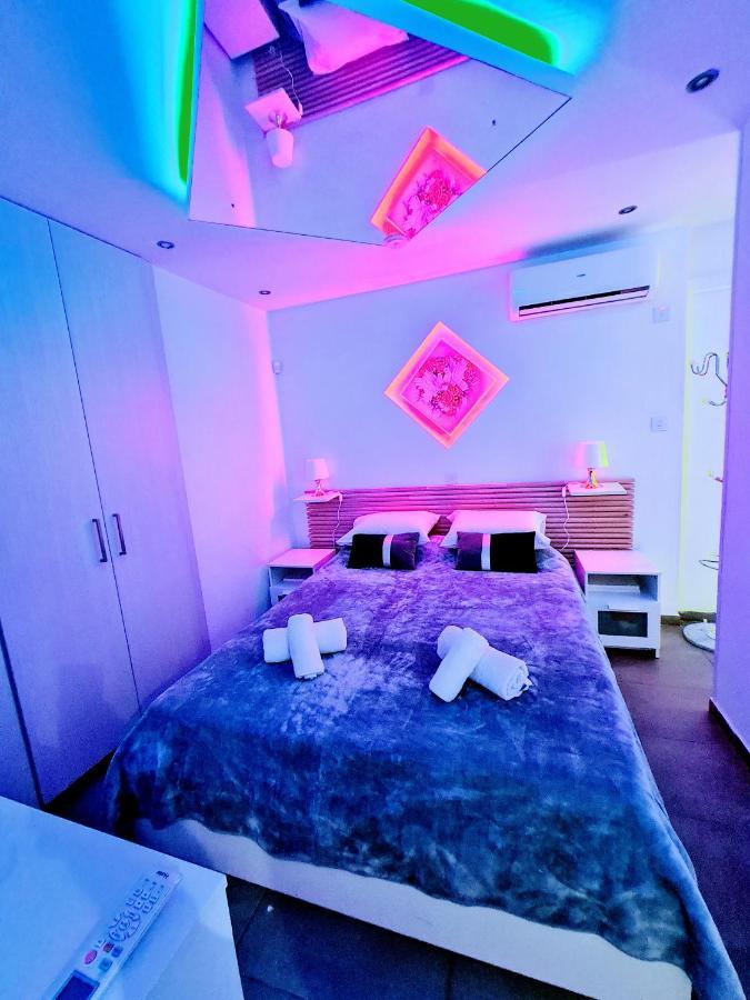 Hidden Lights Deluxe Apartment 아이아 나파 외부 사진