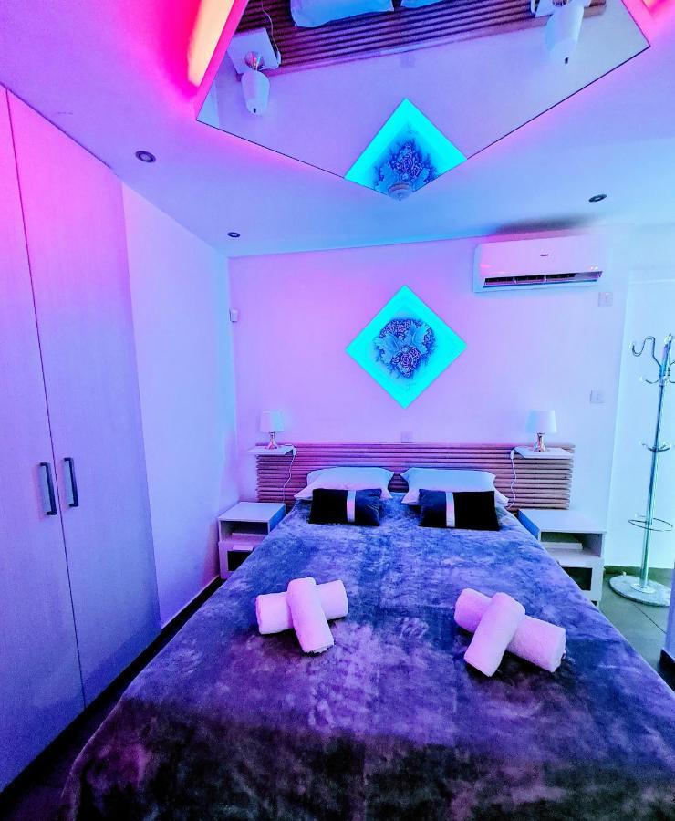 Hidden Lights Deluxe Apartment 아이아 나파 외부 사진