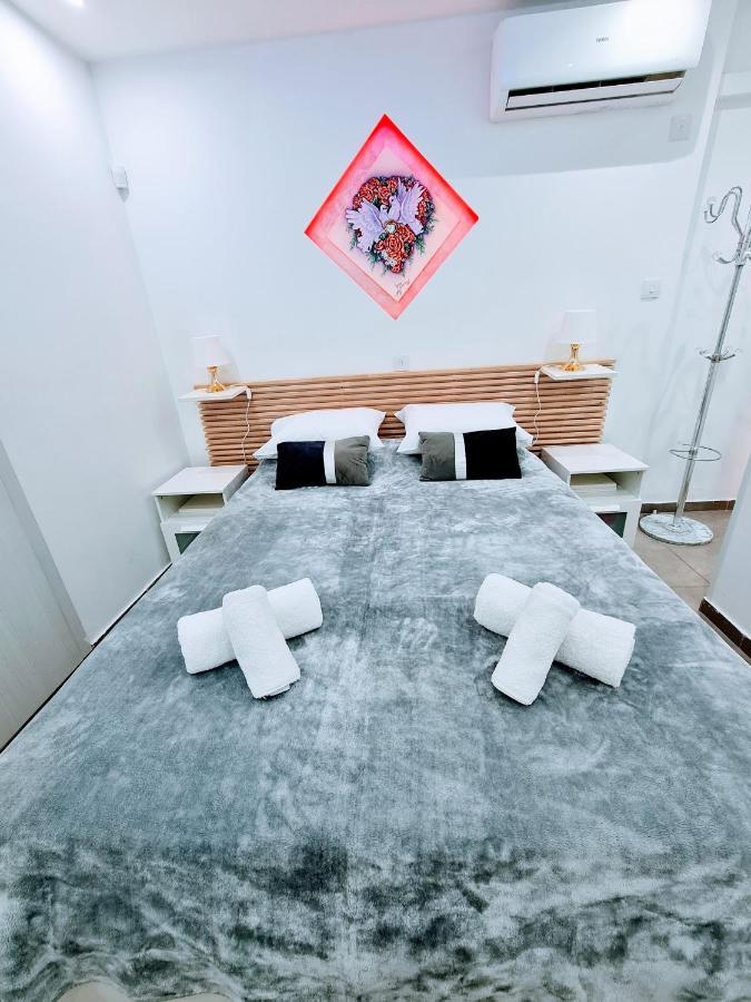 Hidden Lights Deluxe Apartment 아이아 나파 외부 사진