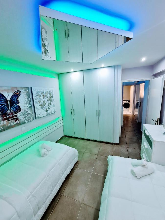 Hidden Lights Deluxe Apartment 아이아 나파 외부 사진