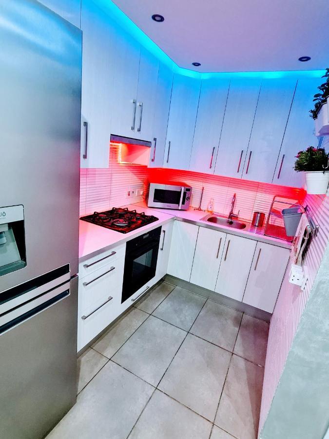 Hidden Lights Deluxe Apartment 아이아 나파 외부 사진