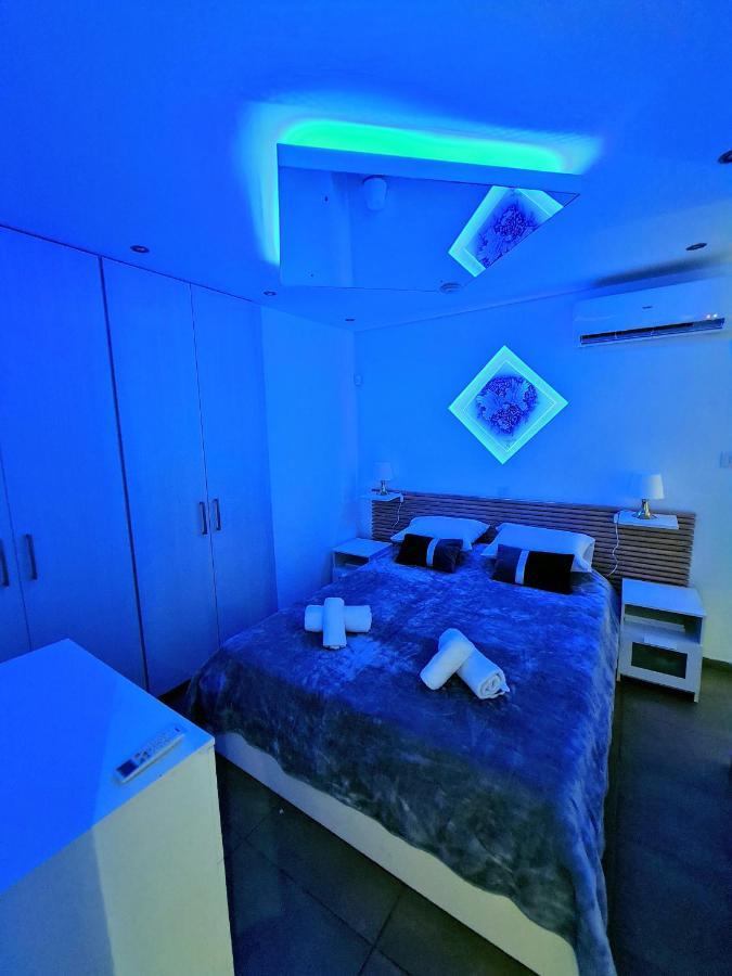 Hidden Lights Deluxe Apartment 아이아 나파 외부 사진