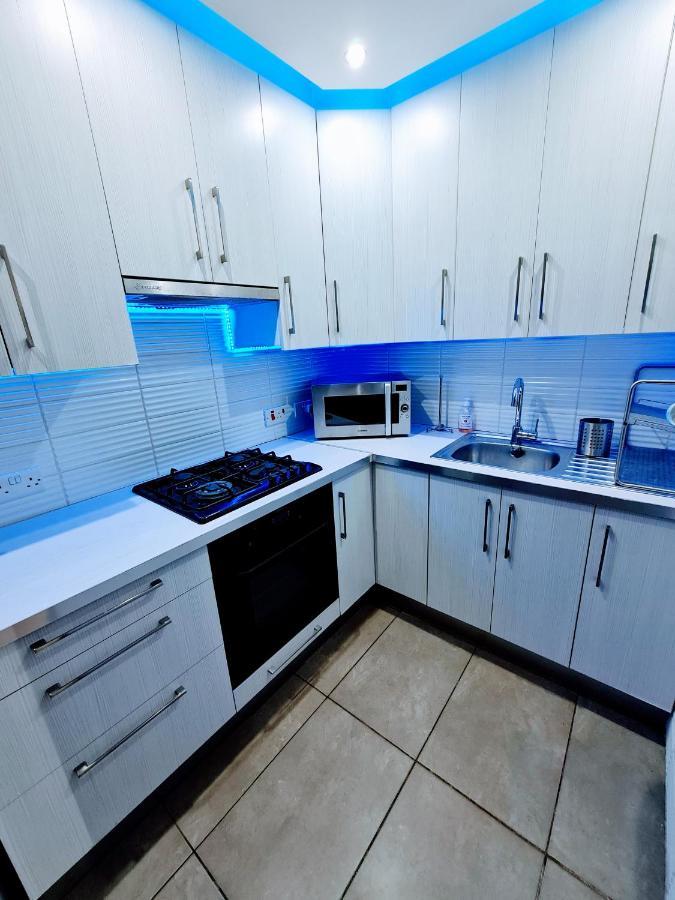 Hidden Lights Deluxe Apartment 아이아 나파 외부 사진