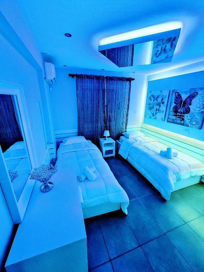 Hidden Lights Deluxe Apartment 아이아 나파 외부 사진