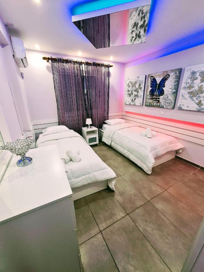 Hidden Lights Deluxe Apartment 아이아 나파 외부 사진