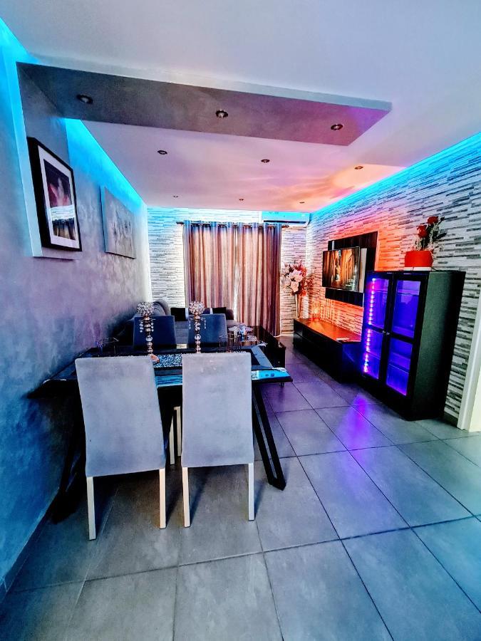 Hidden Lights Deluxe Apartment 아이아 나파 외부 사진