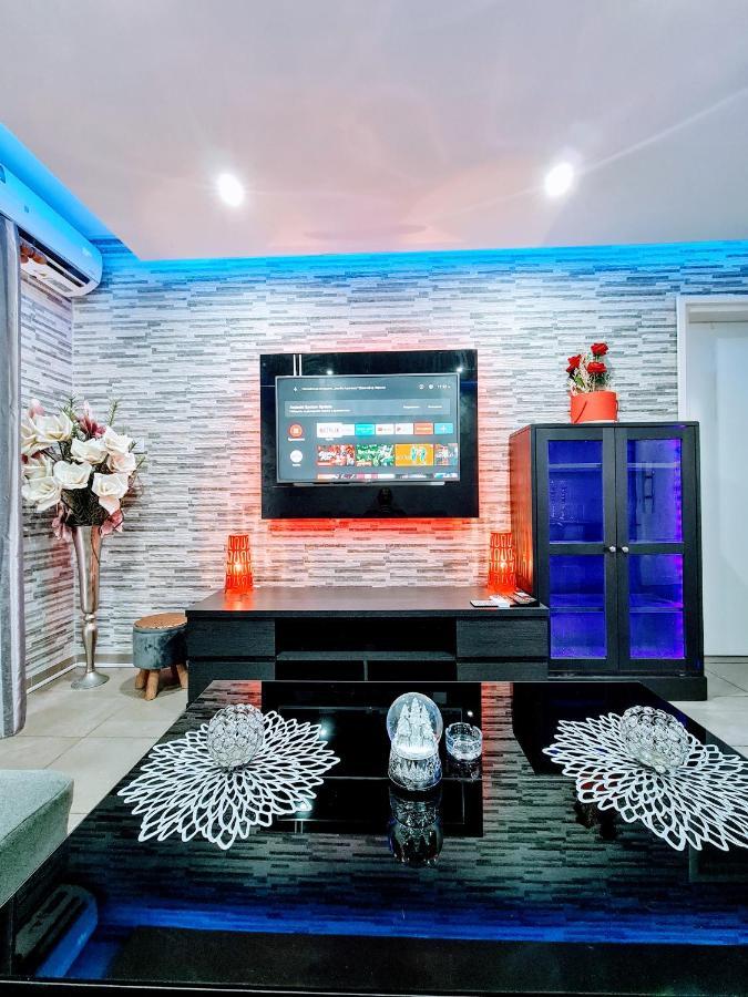Hidden Lights Deluxe Apartment 아이아 나파 외부 사진