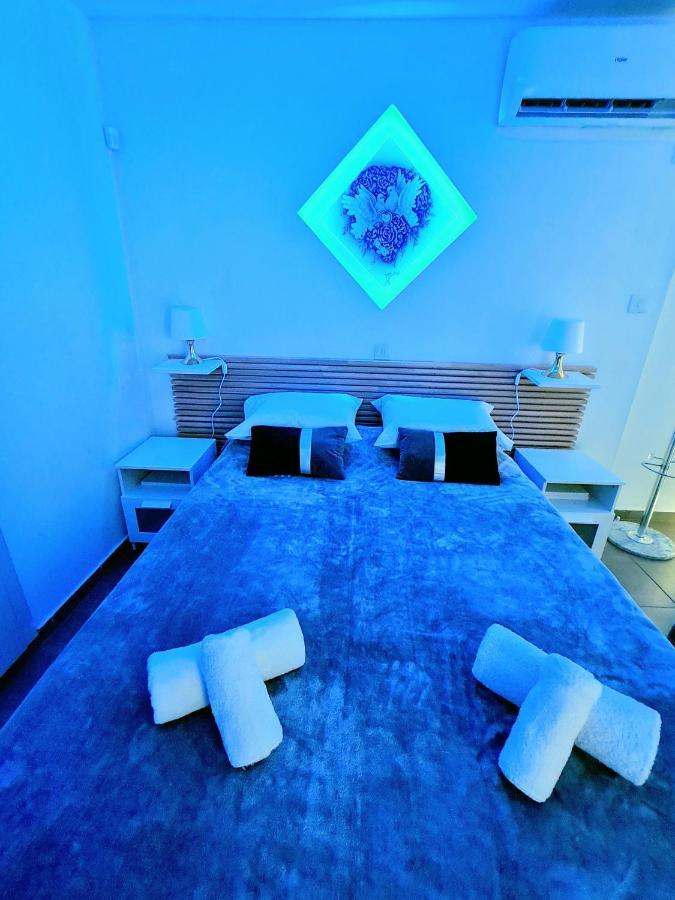 Hidden Lights Deluxe Apartment 아이아 나파 외부 사진
