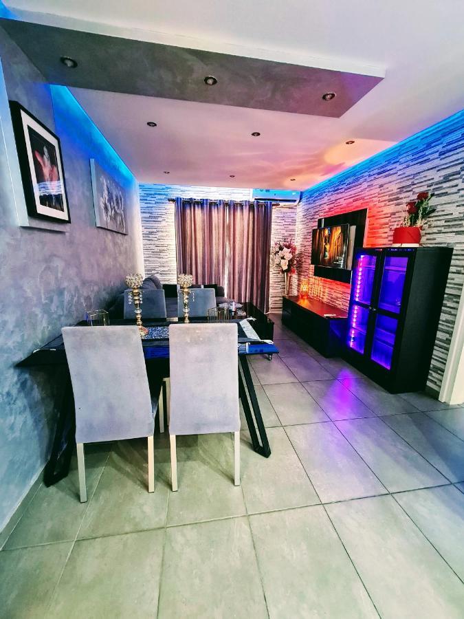 Hidden Lights Deluxe Apartment 아이아 나파 외부 사진