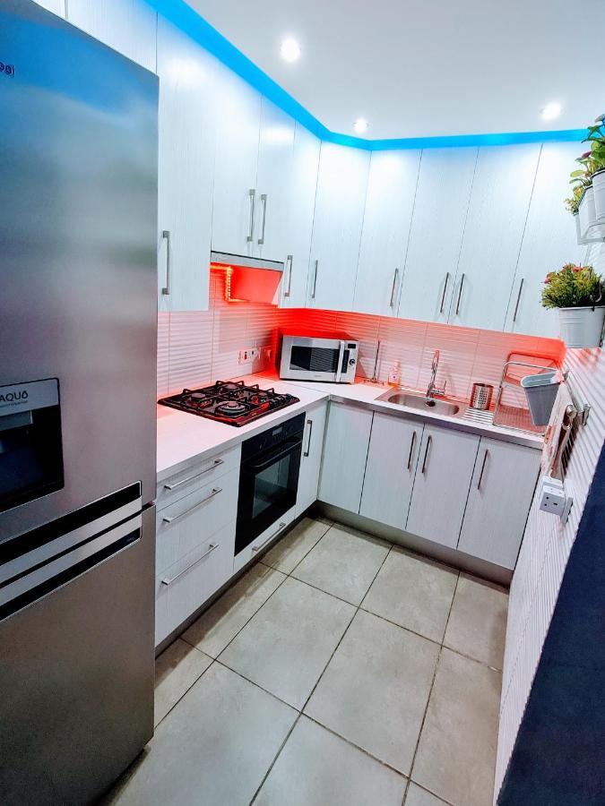 Hidden Lights Deluxe Apartment 아이아 나파 외부 사진