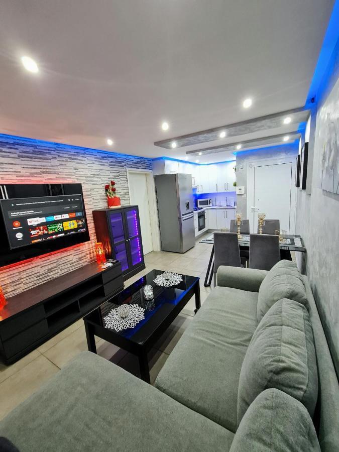Hidden Lights Deluxe Apartment 아이아 나파 외부 사진