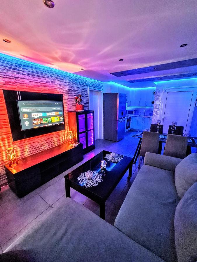 Hidden Lights Deluxe Apartment 아이아 나파 외부 사진